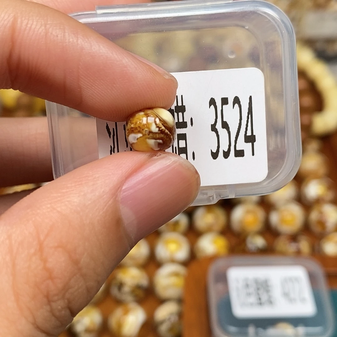 蜜蜡未镶嵌珠宝奇石3524