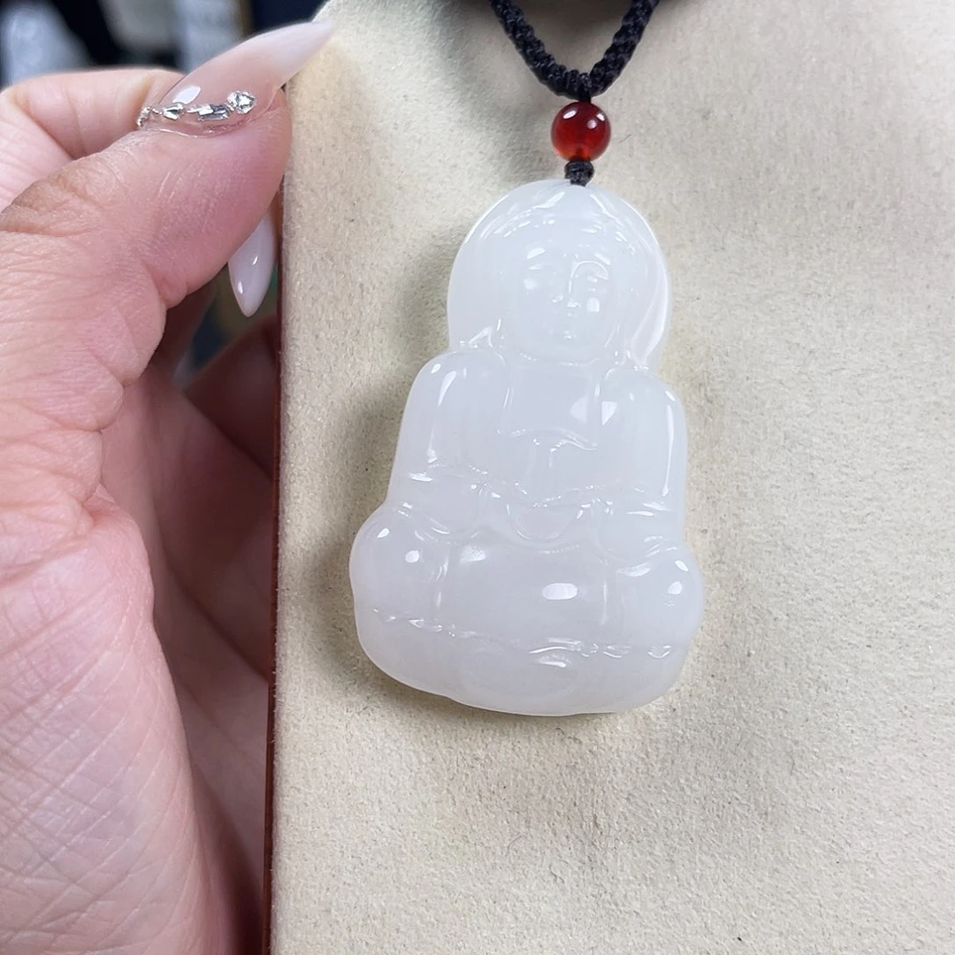 颈饰未镶嵌石英质玉
