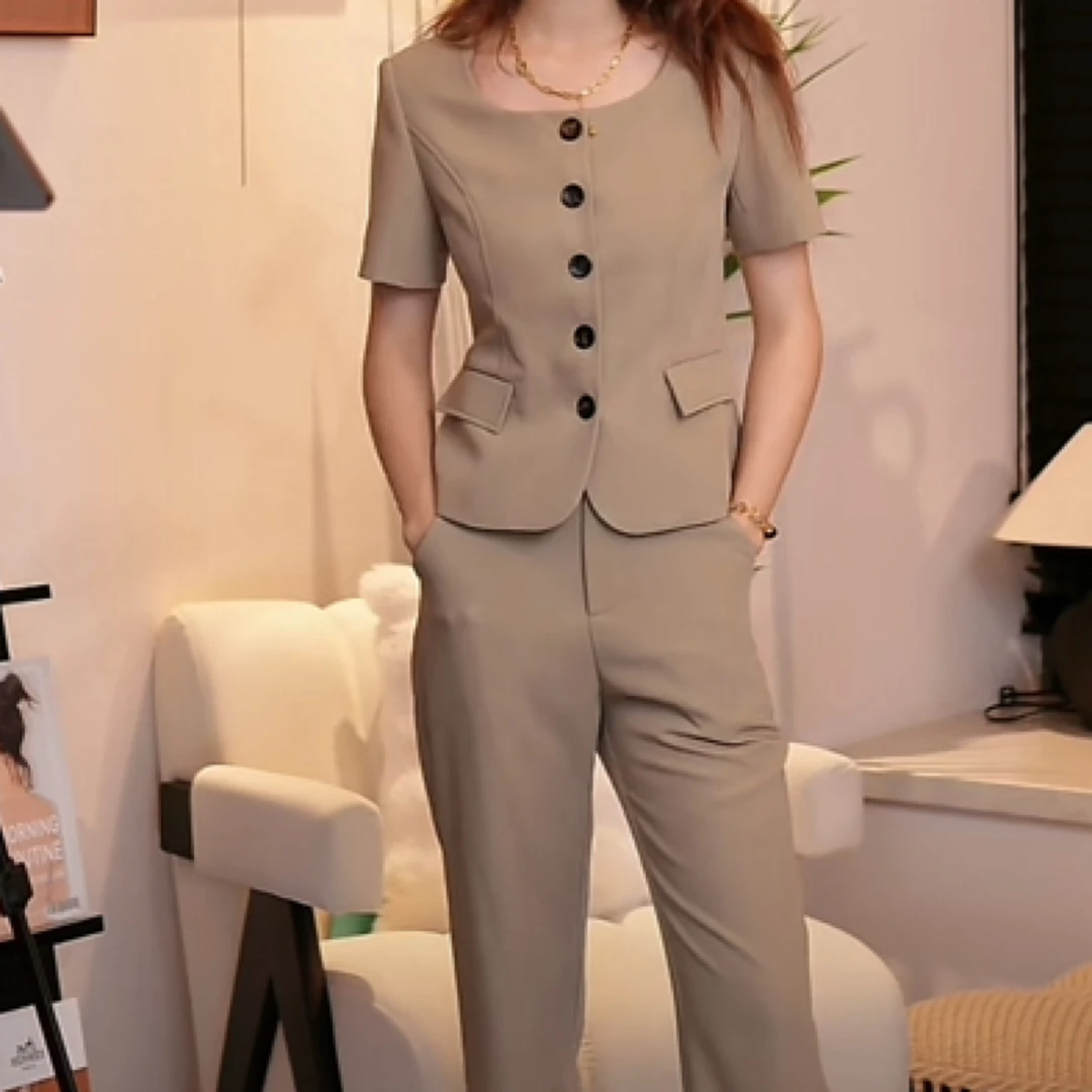 夏季款卡其色两件套套装