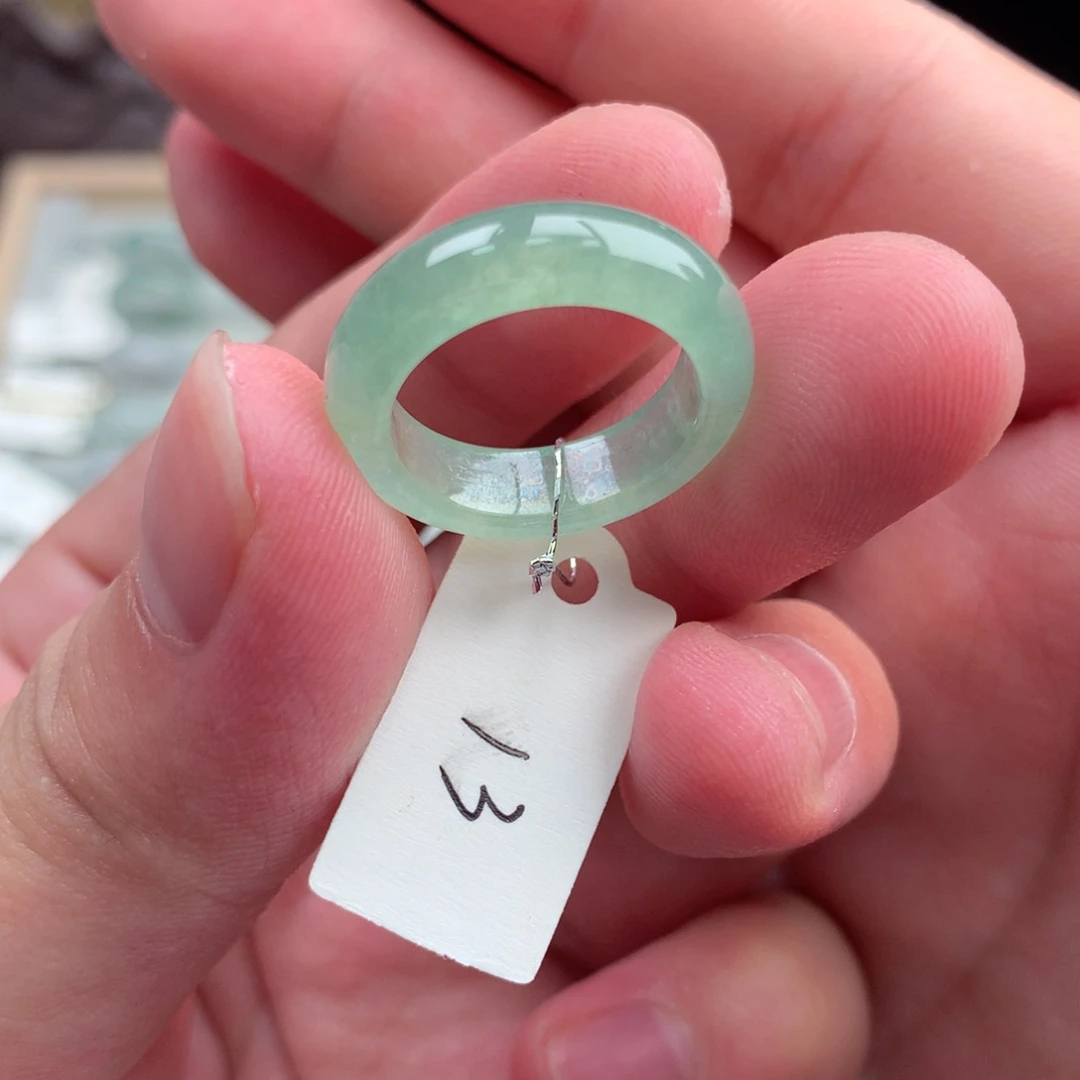 翡翠戒指未镶嵌真****?天然