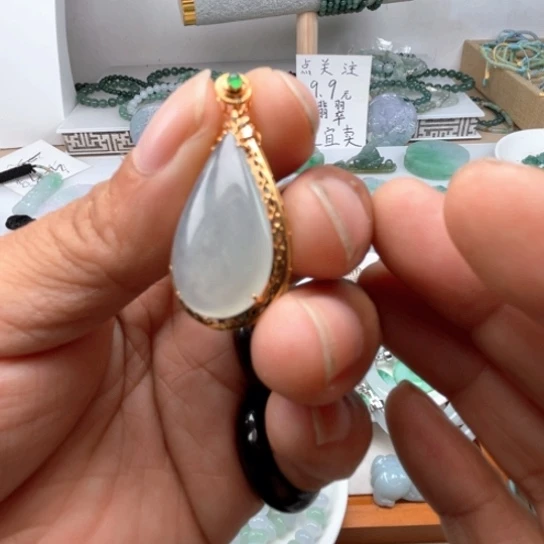 翡翠未镶嵌颈饰翡翠冰水滴豪镶款