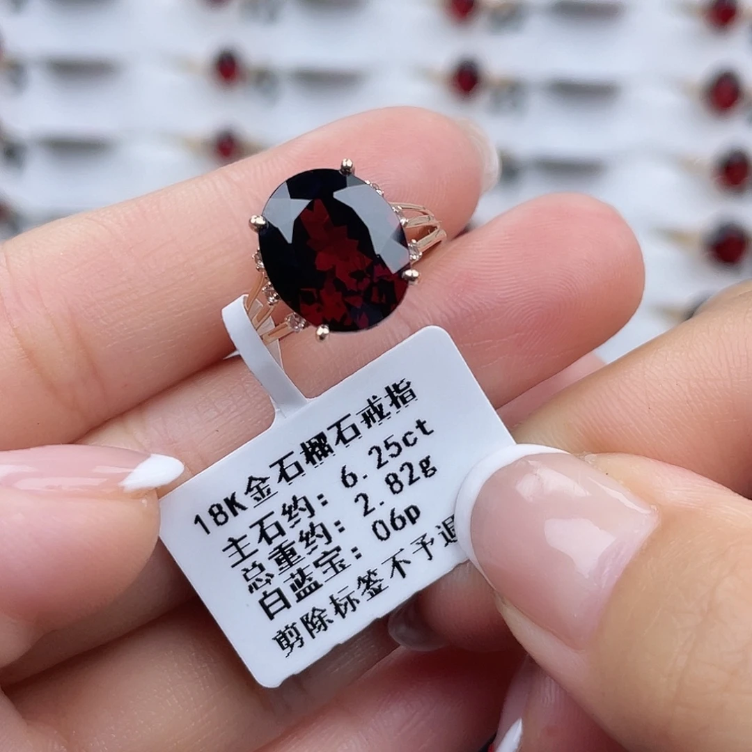戒指18K金镶嵌石榴石