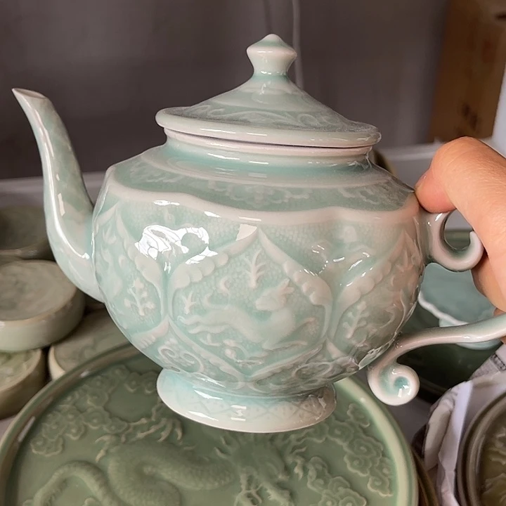 瓷微瑕大唐春茶壶一只