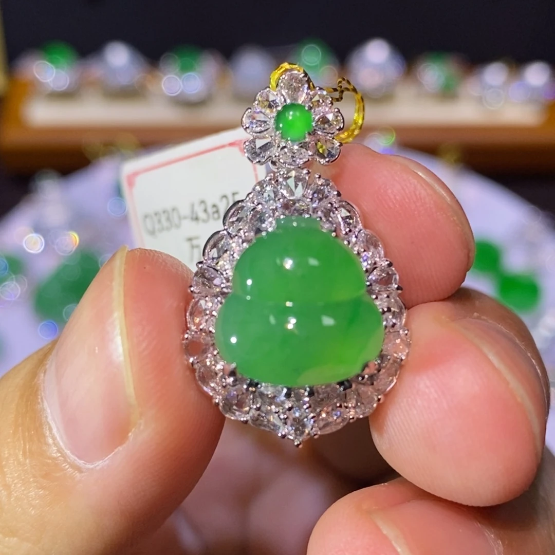 【闪购商品】颈饰18K金镶嵌翡翠