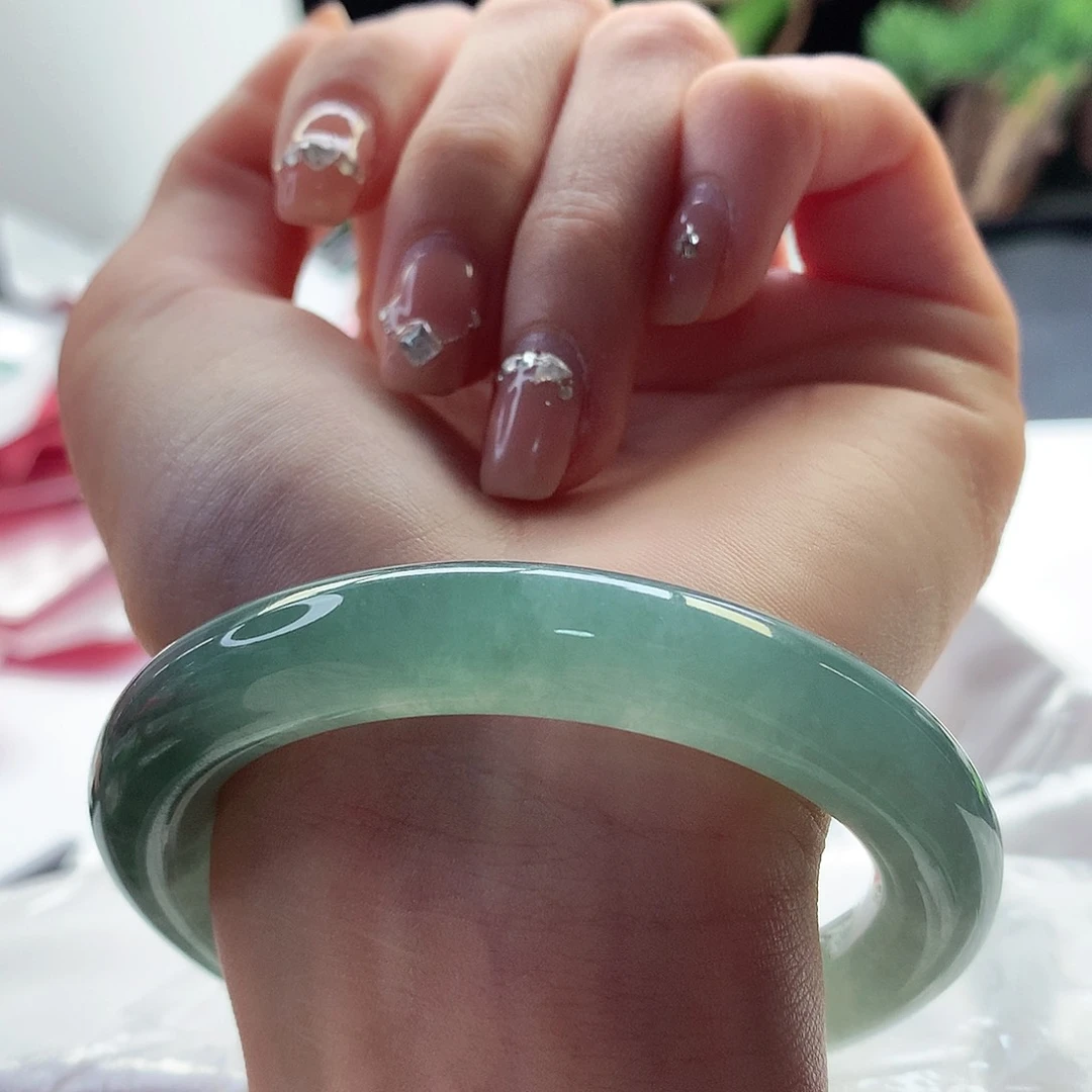 翡翠手镯未镶嵌天然翡翠55-56宝石绿胖圆显白