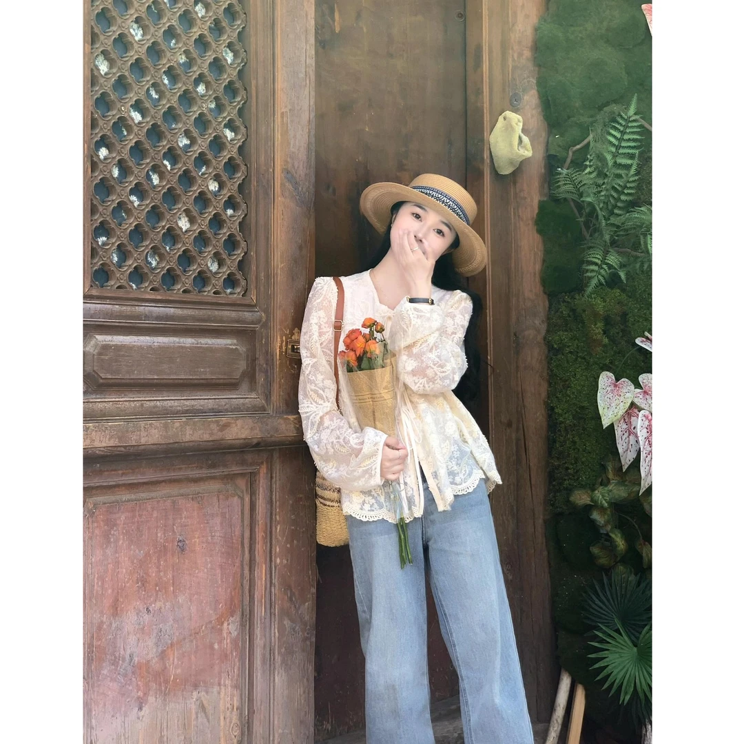 A159+A223小众洋气刺绣蕾丝拼接衬衫女搭配牛仔裤气质两件套