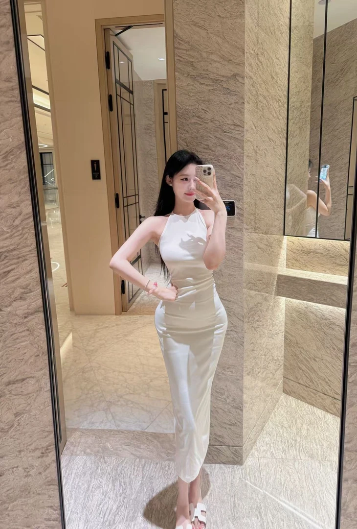 甜芯Sweet【江南欧尼】女人味挂脖吊带连衣裙露背女人味高弹力