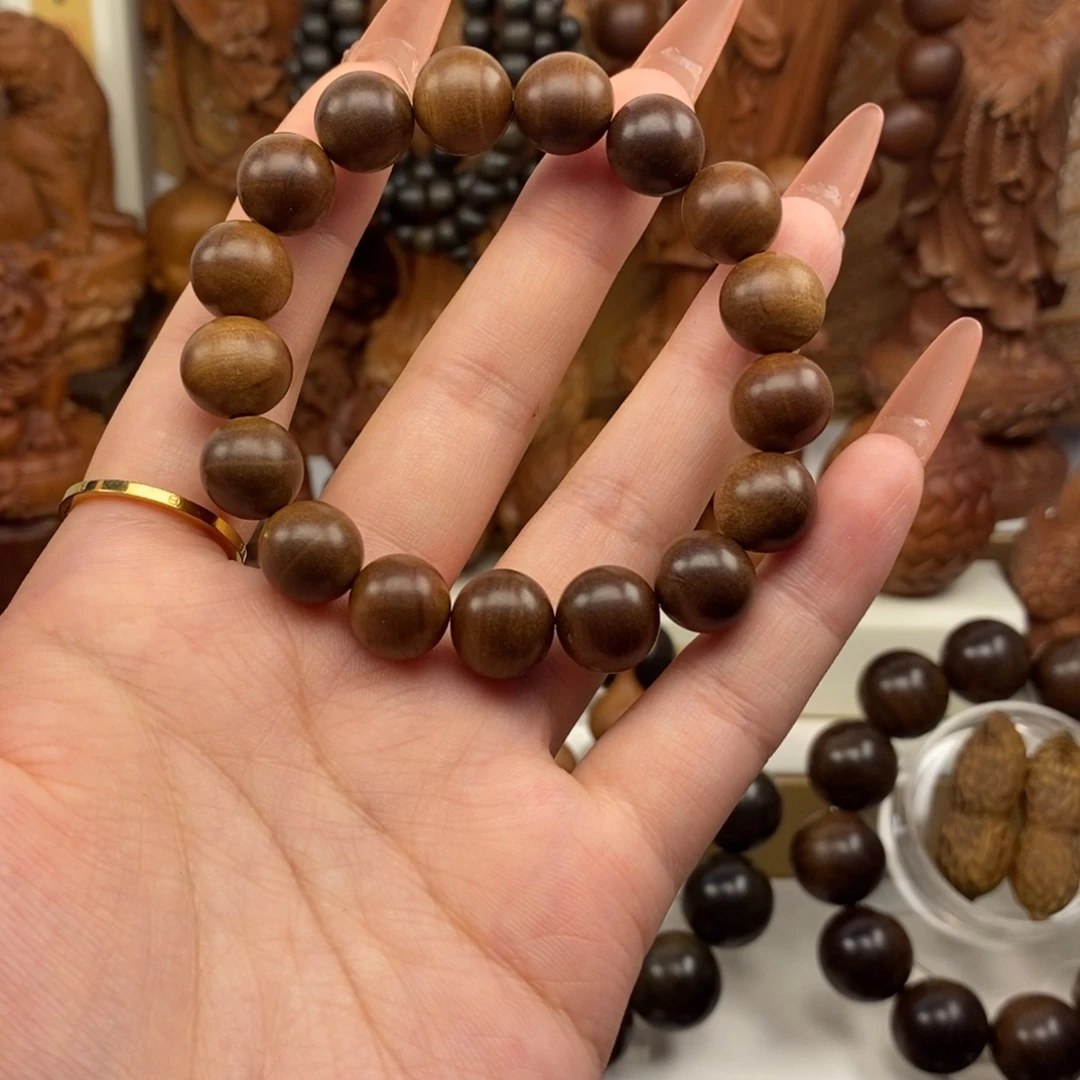 斌***儿手串/手链檀香木迈索尔老山檀黑肉1.2奶香，瑕疵