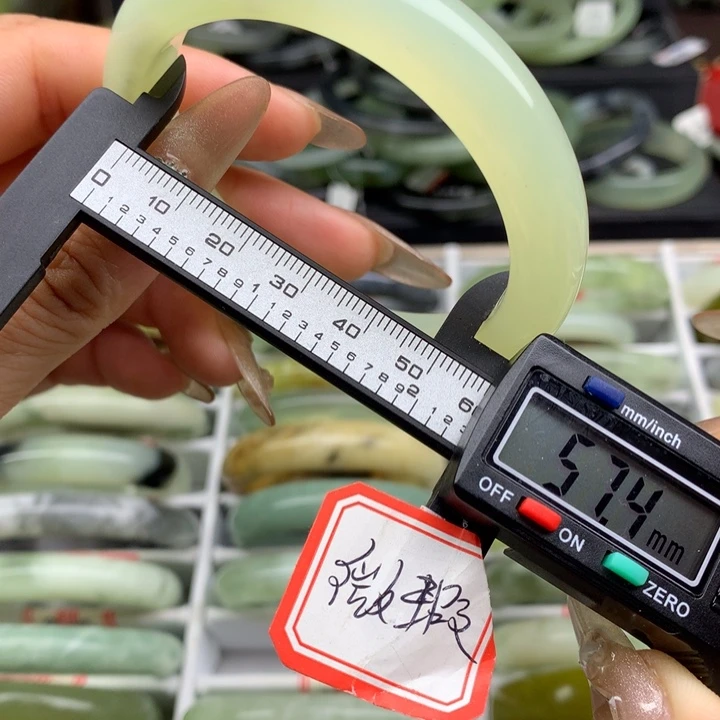 蛇纹石玉未镶嵌手镯813