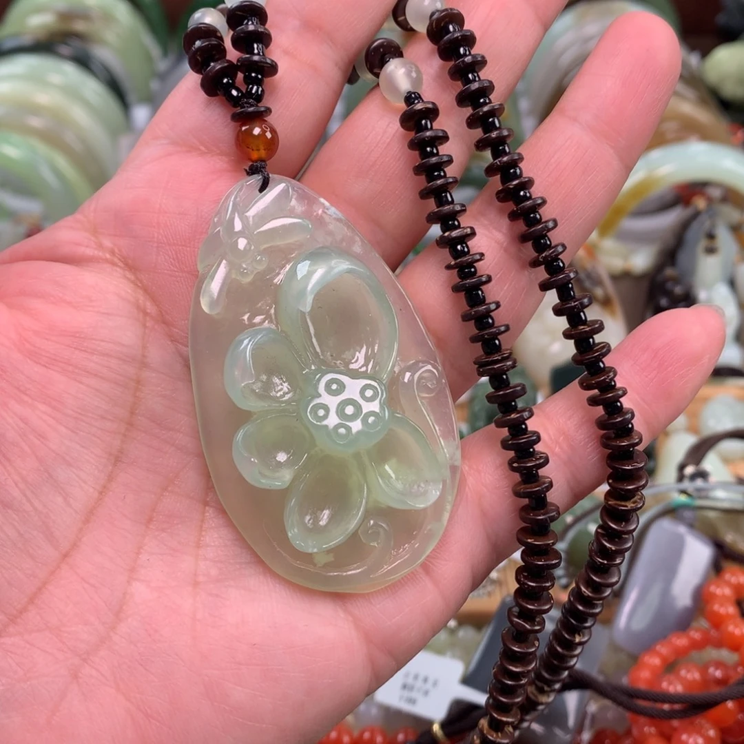 岫玉未镶嵌颈饰吊坠