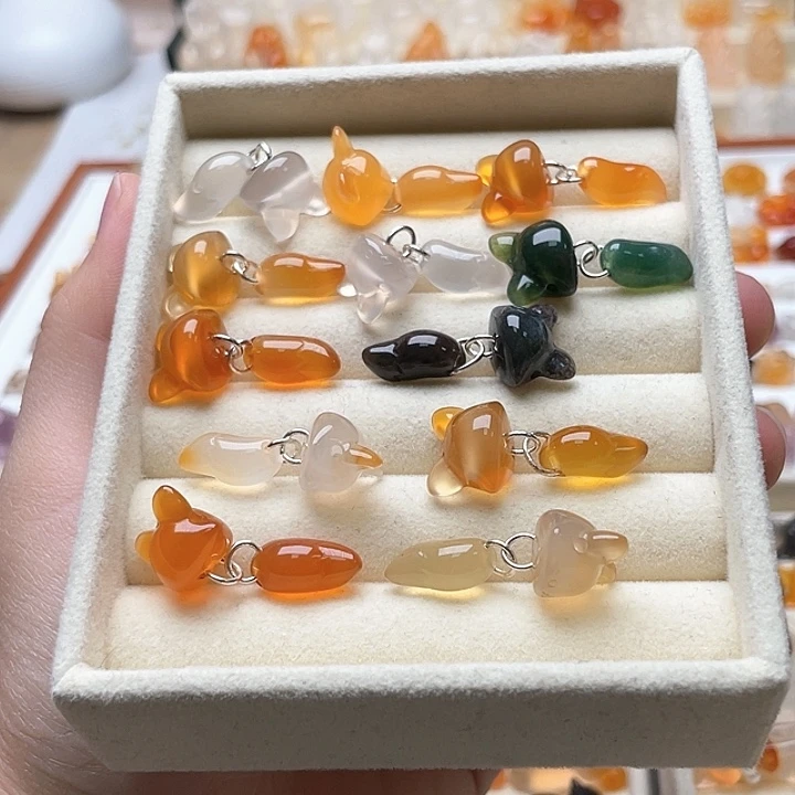 玛瑙/玉髓未镶嵌玛瑙狐狸尾巴