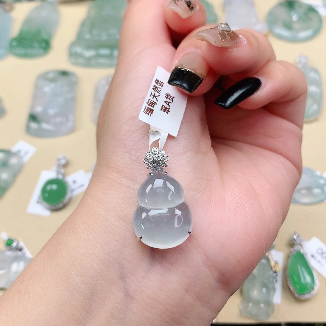 翡翠颈饰18K金镶嵌葫芦