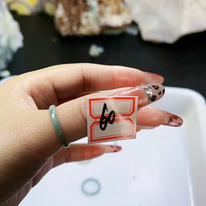 翡翠戒指未镶嵌，