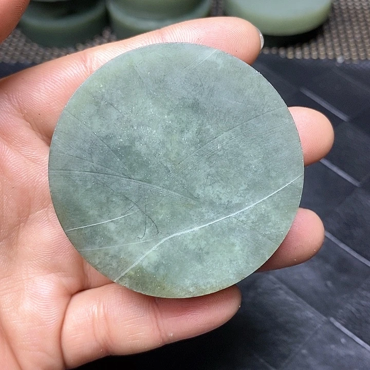 和田玉毛料未镶嵌中****?