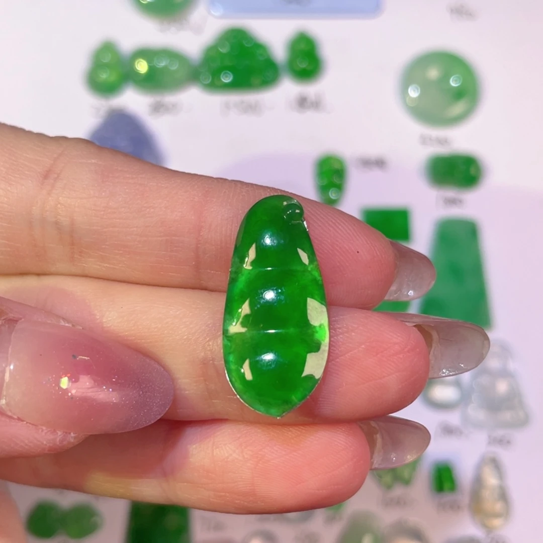 翡翠未镶嵌颈饰裸石