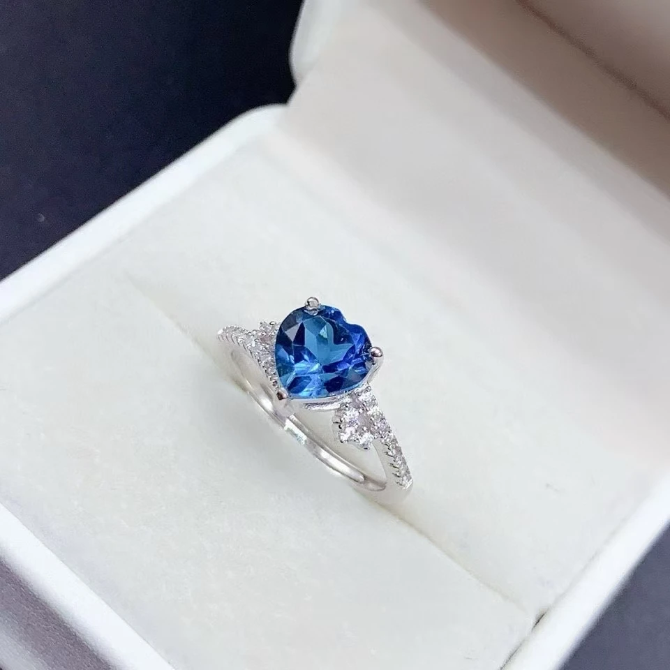 伦敦蓝托帕石天然宝石，心7mm925银精镶A518