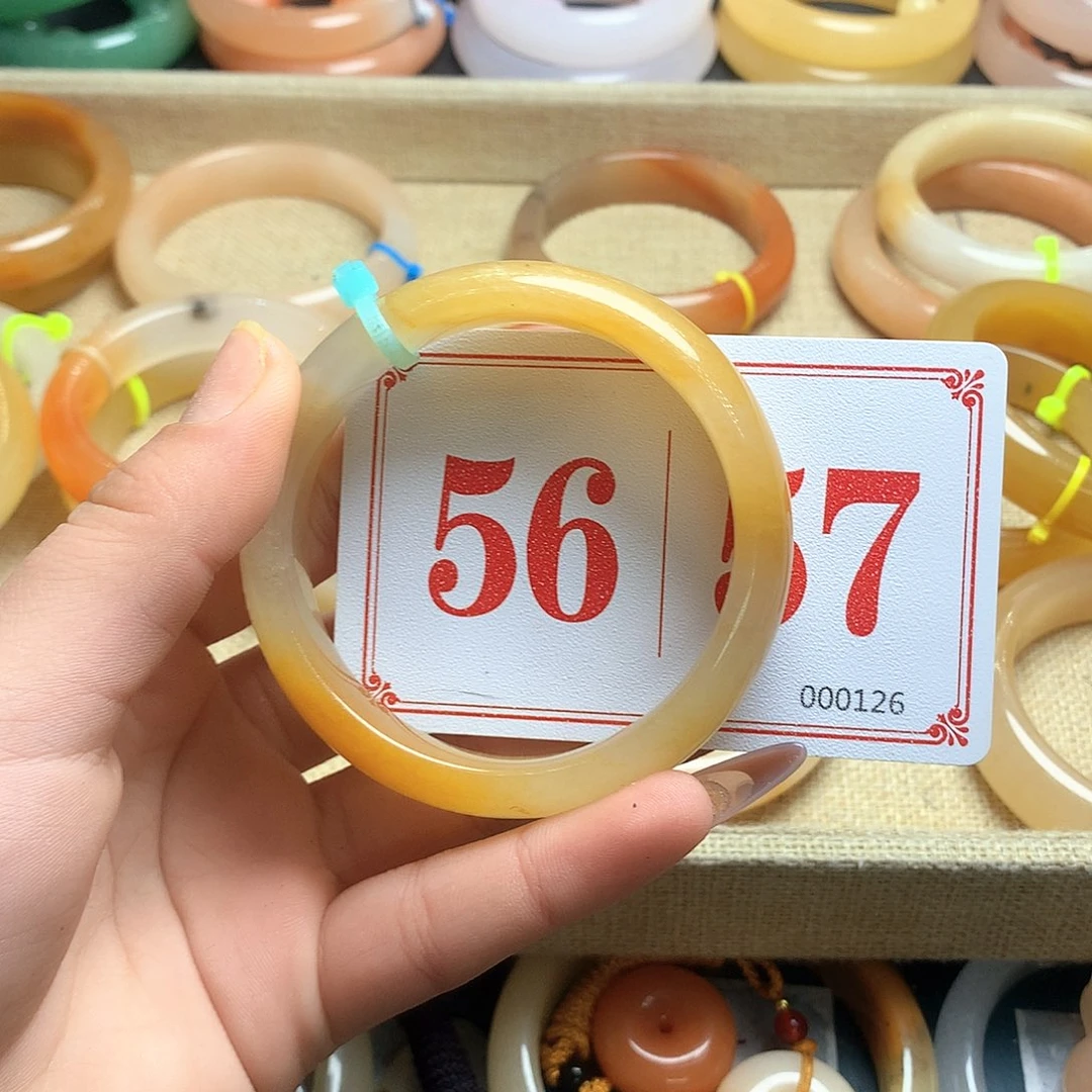 未镶嵌石英质玉（黄龙玉）手镯