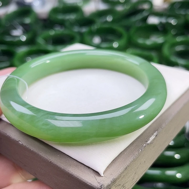 未镶嵌手镯和田玉（碧玉）
