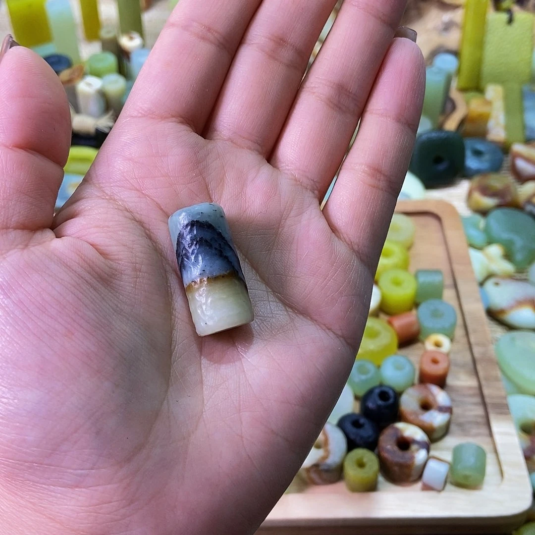 未镶嵌蛇纹石玉挂件小**草