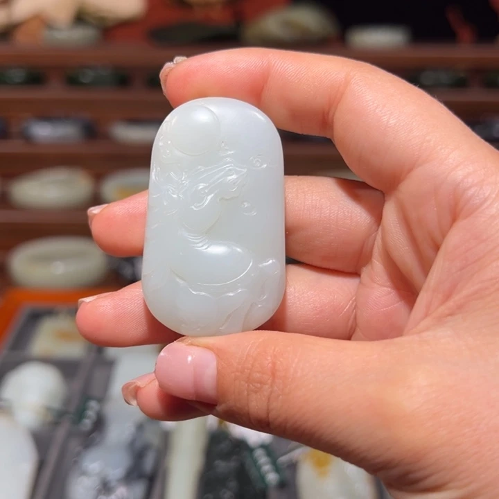 和田玉未镶嵌吊坠(赠链)