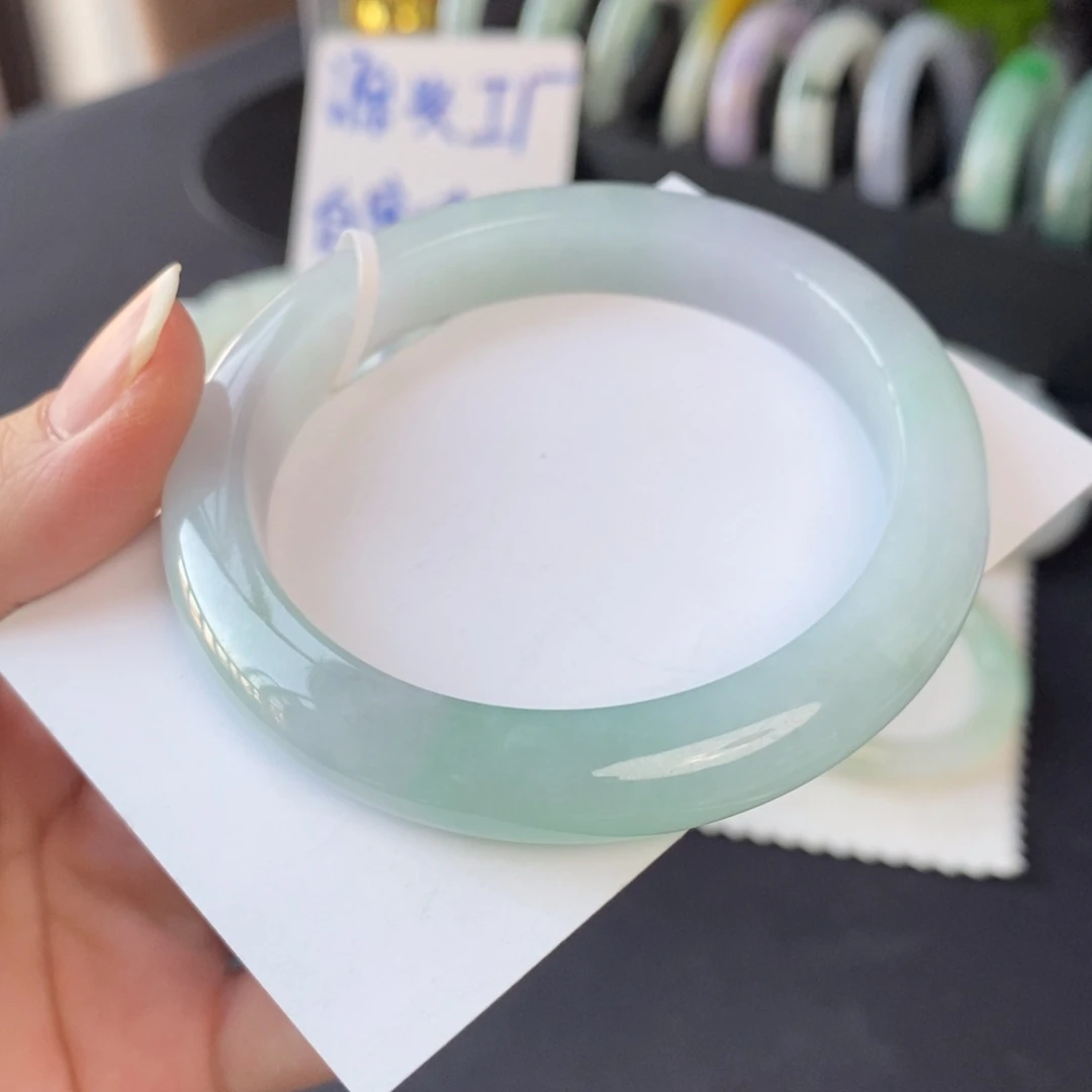 翡翠未镶嵌手镯甜绿58