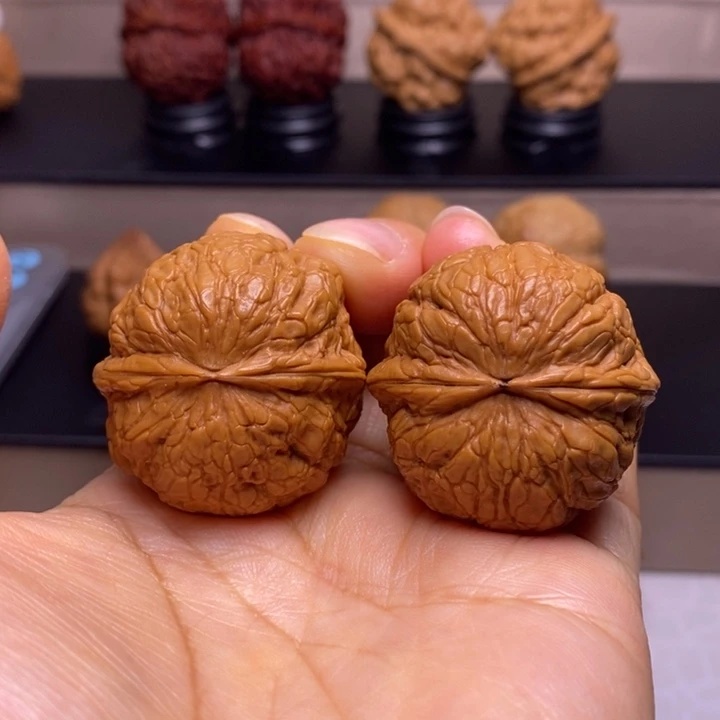 文玩核桃把件金蟒蛇皮球21