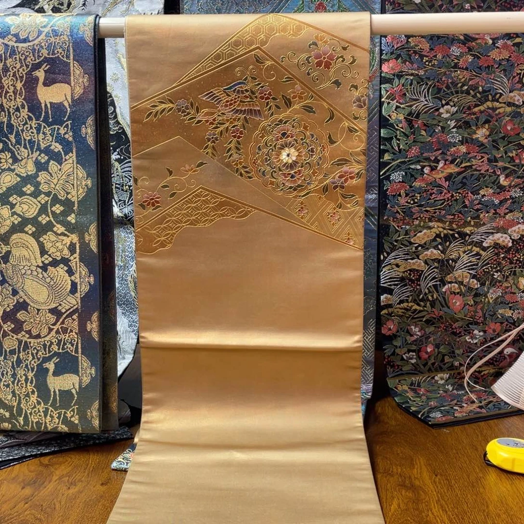 织绣嵌螺钿嵌螺钿