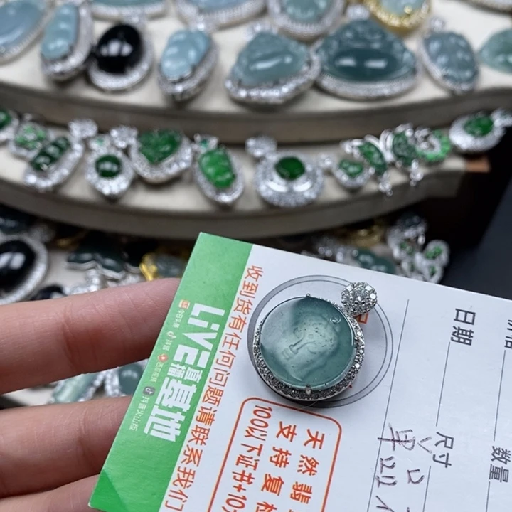 翡翠颈饰未镶嵌翡翠