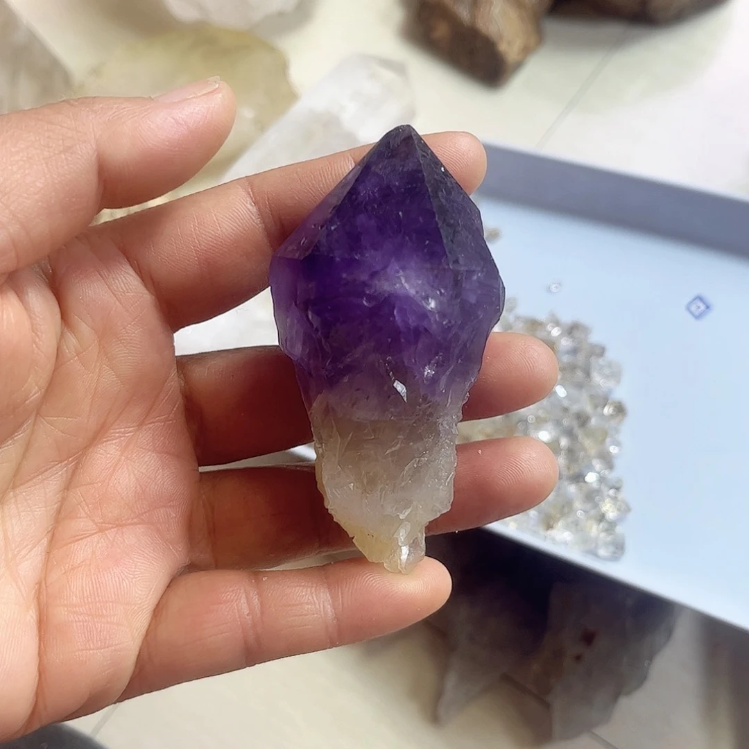 紫晶天然水晶原石未镶嵌和**尘