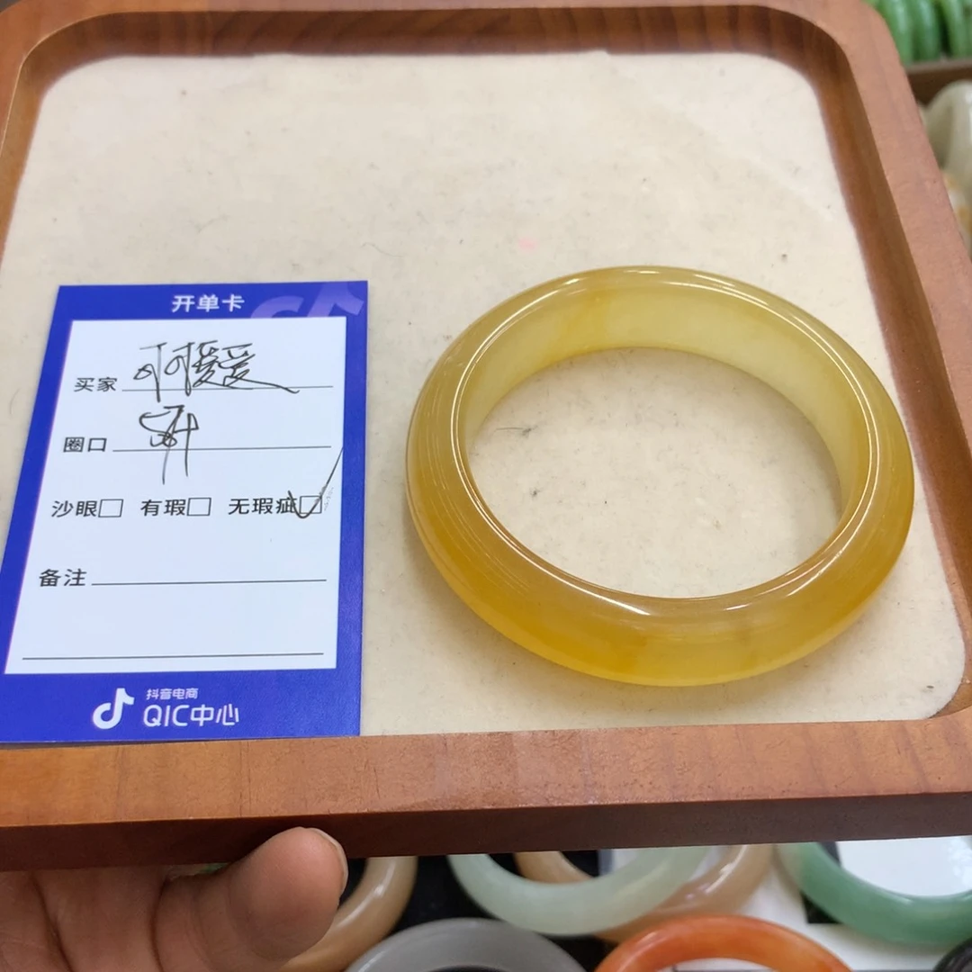 石英质玉手镯未镶嵌可**爱