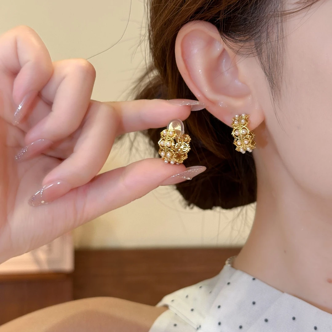 铜合金耳饰 简约复古港风法式C圈气质百搭蚊香盘耳夹女网红轻奢