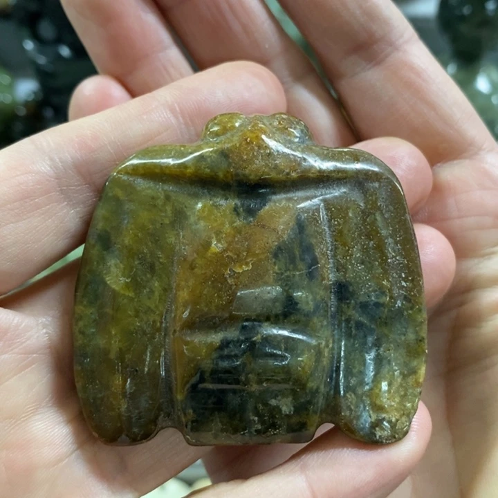 未镶嵌岫岩河磨玉（透闪石质玉）把件