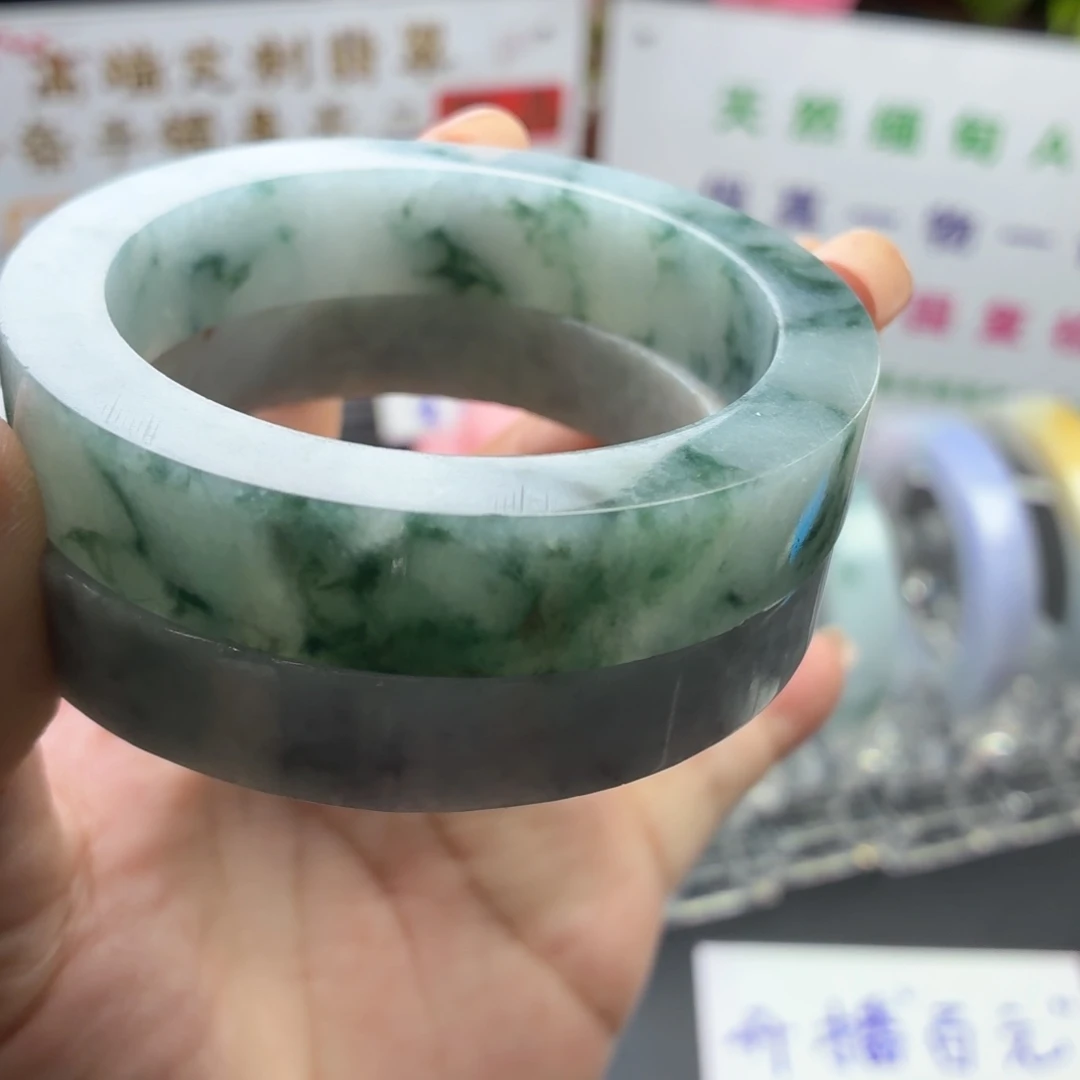 定制翡翠未镶嵌翡翠手镯