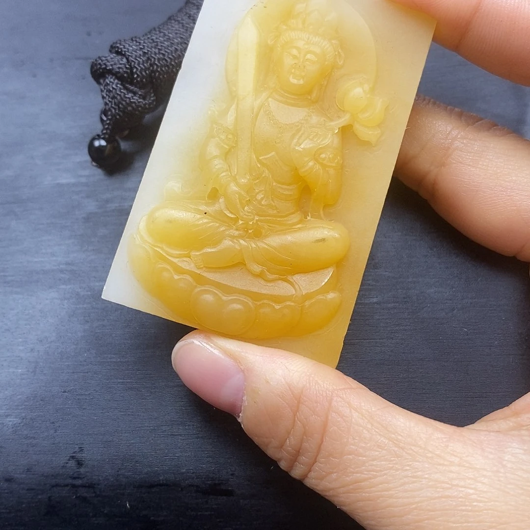 石英质玉（黄龙玉）颈饰未镶嵌