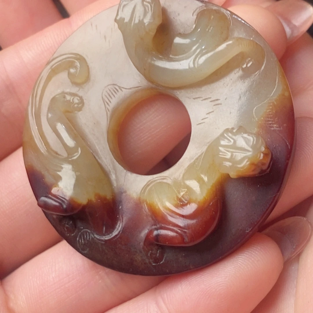 和田玉颈饰未镶嵌福****桌