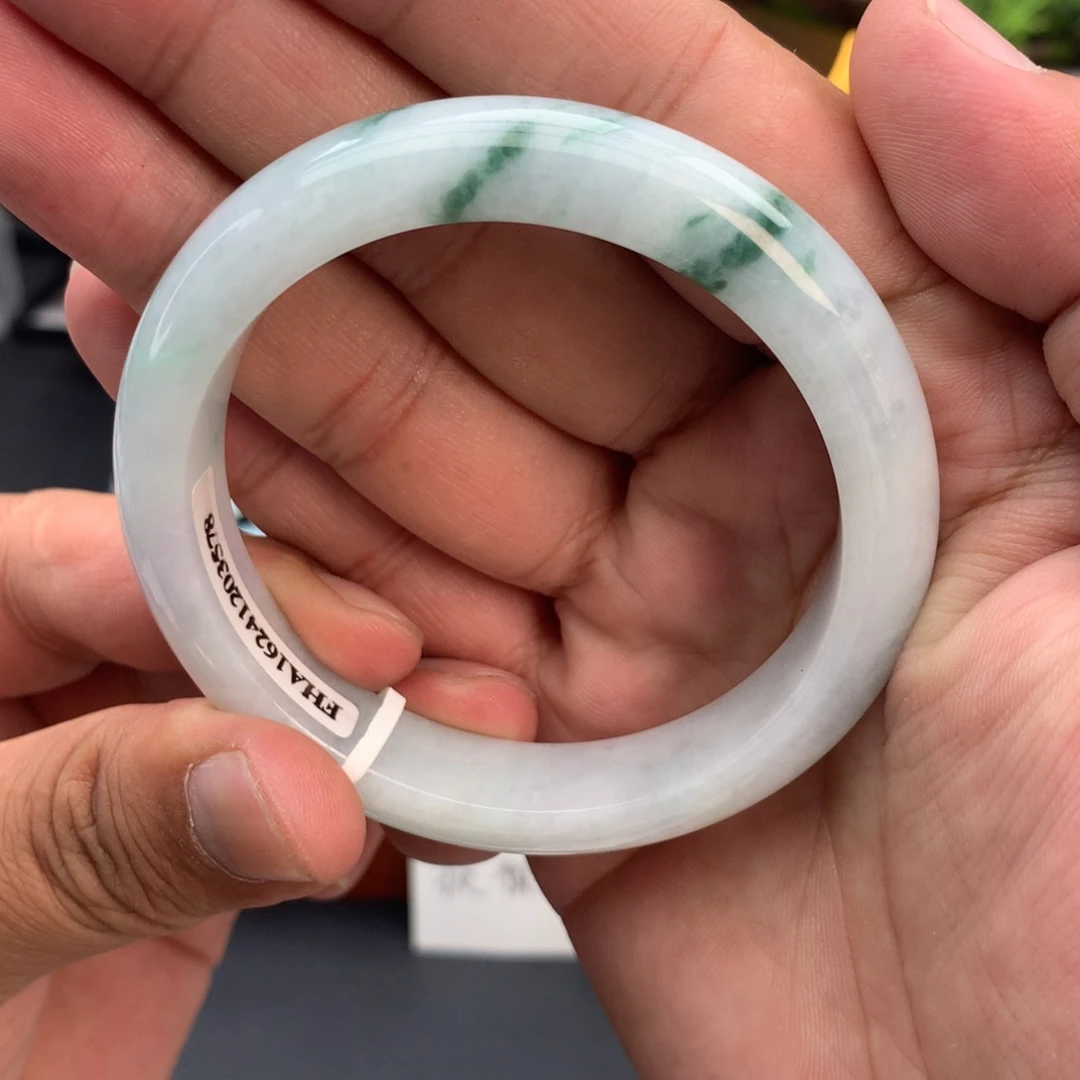 翡翠手镯未镶嵌56正圈飘花