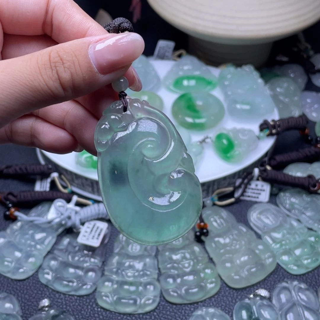 颈饰未镶嵌翡翠