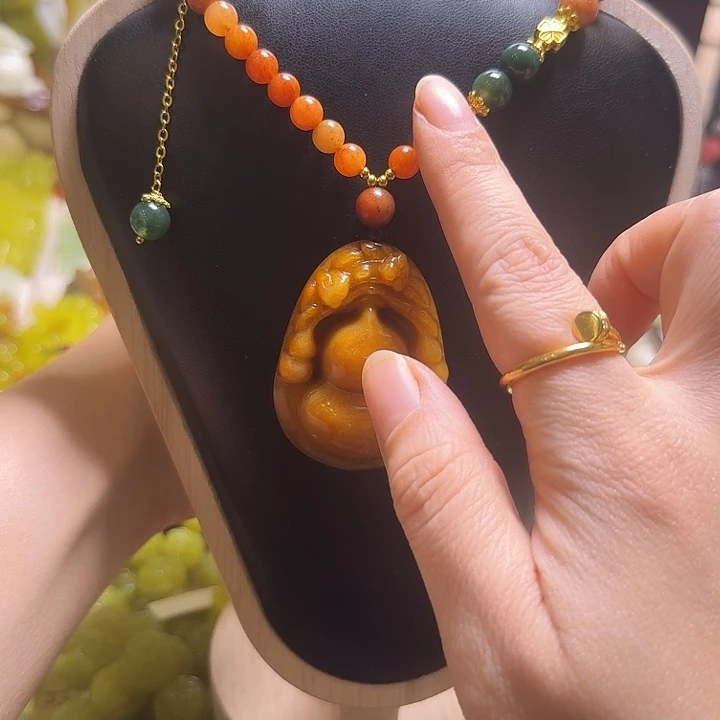 岫玉未镶嵌颈饰葫芦