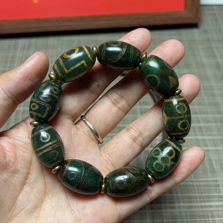 未镶嵌套链玛瑙/玉髓绿九眼手串