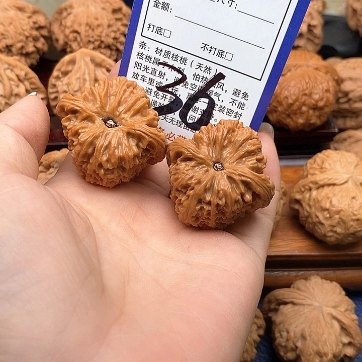 桃核吊坠南疆石狮子头38