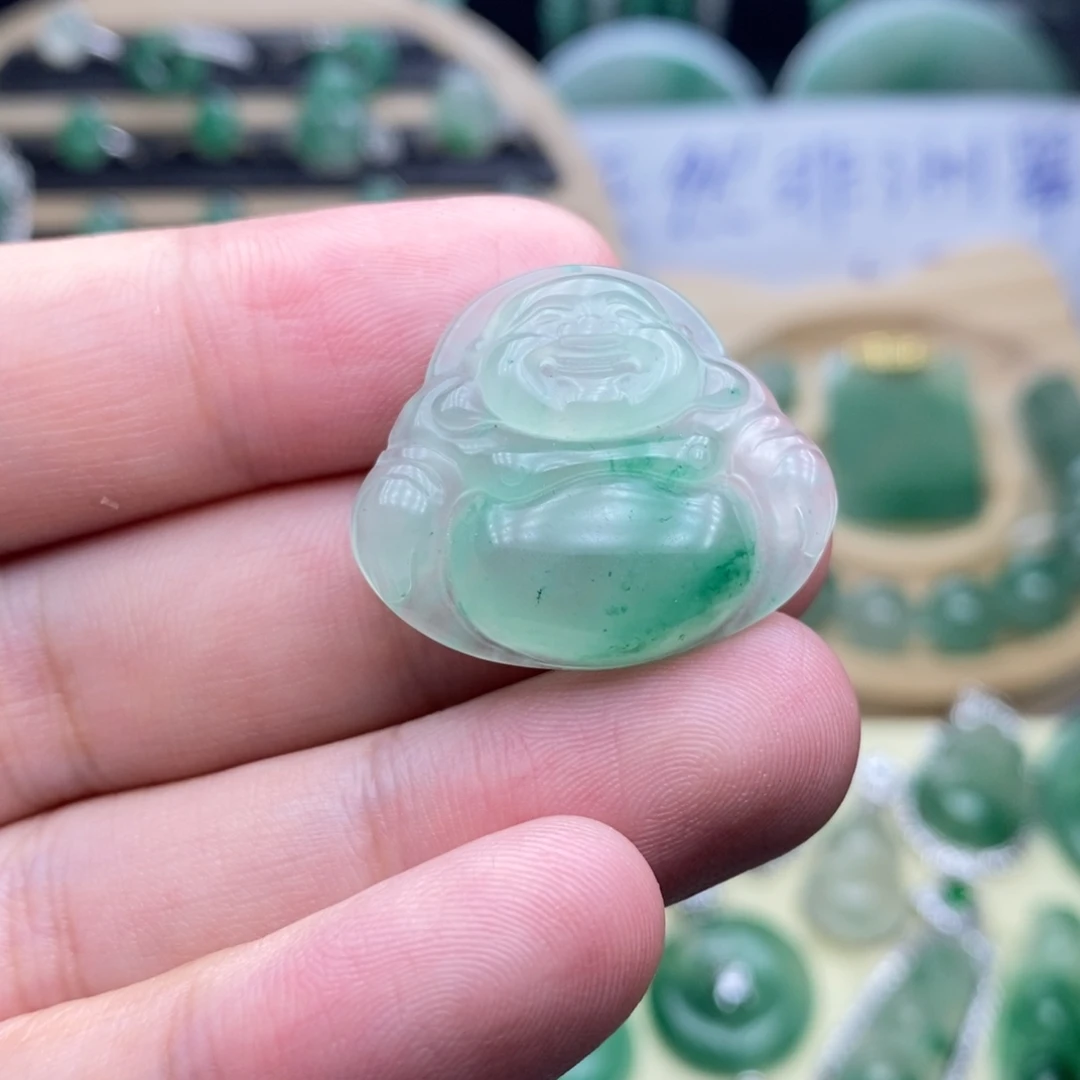 未镶嵌石英质玉（非洲翠）车挂