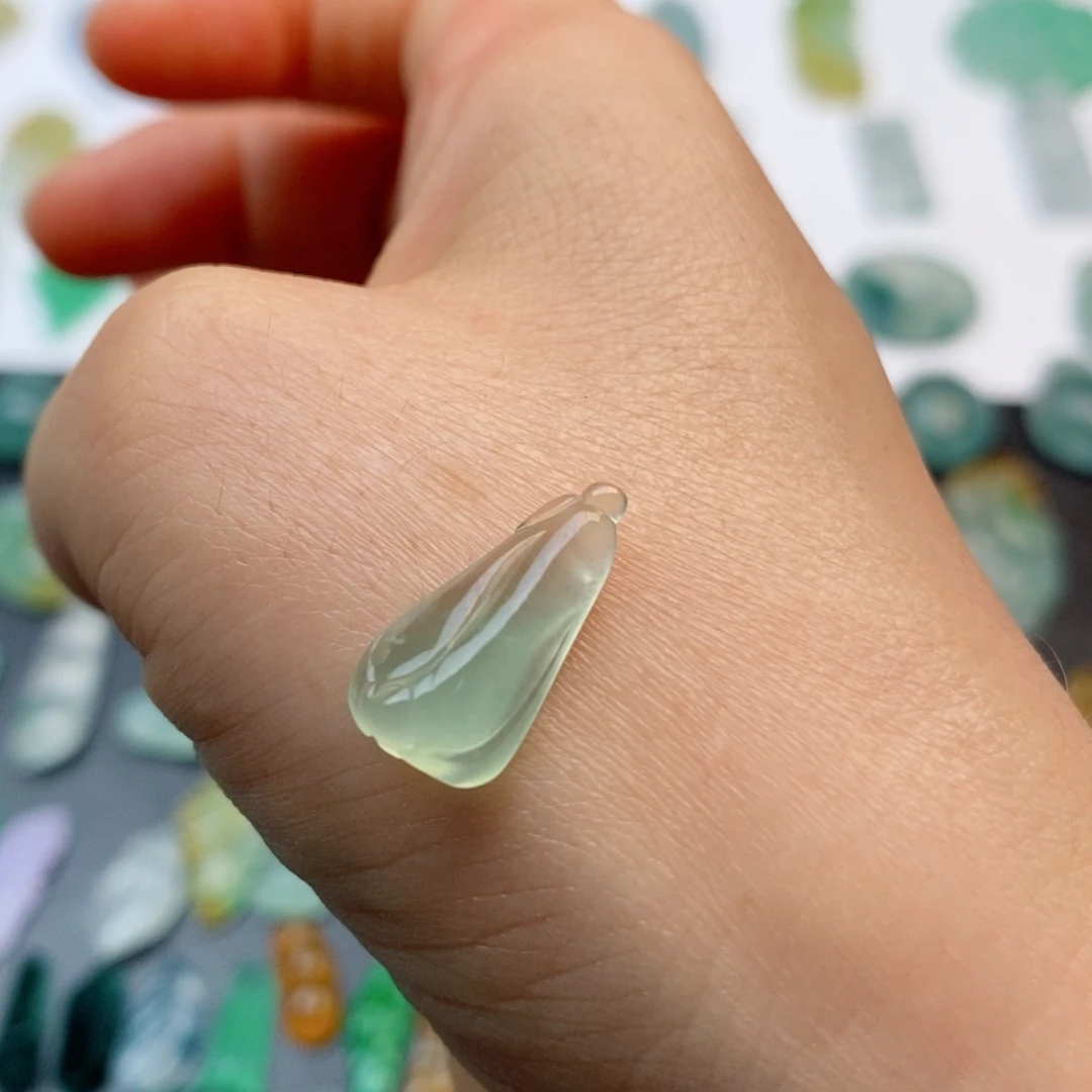 定制翡翠未镶嵌玉兰花