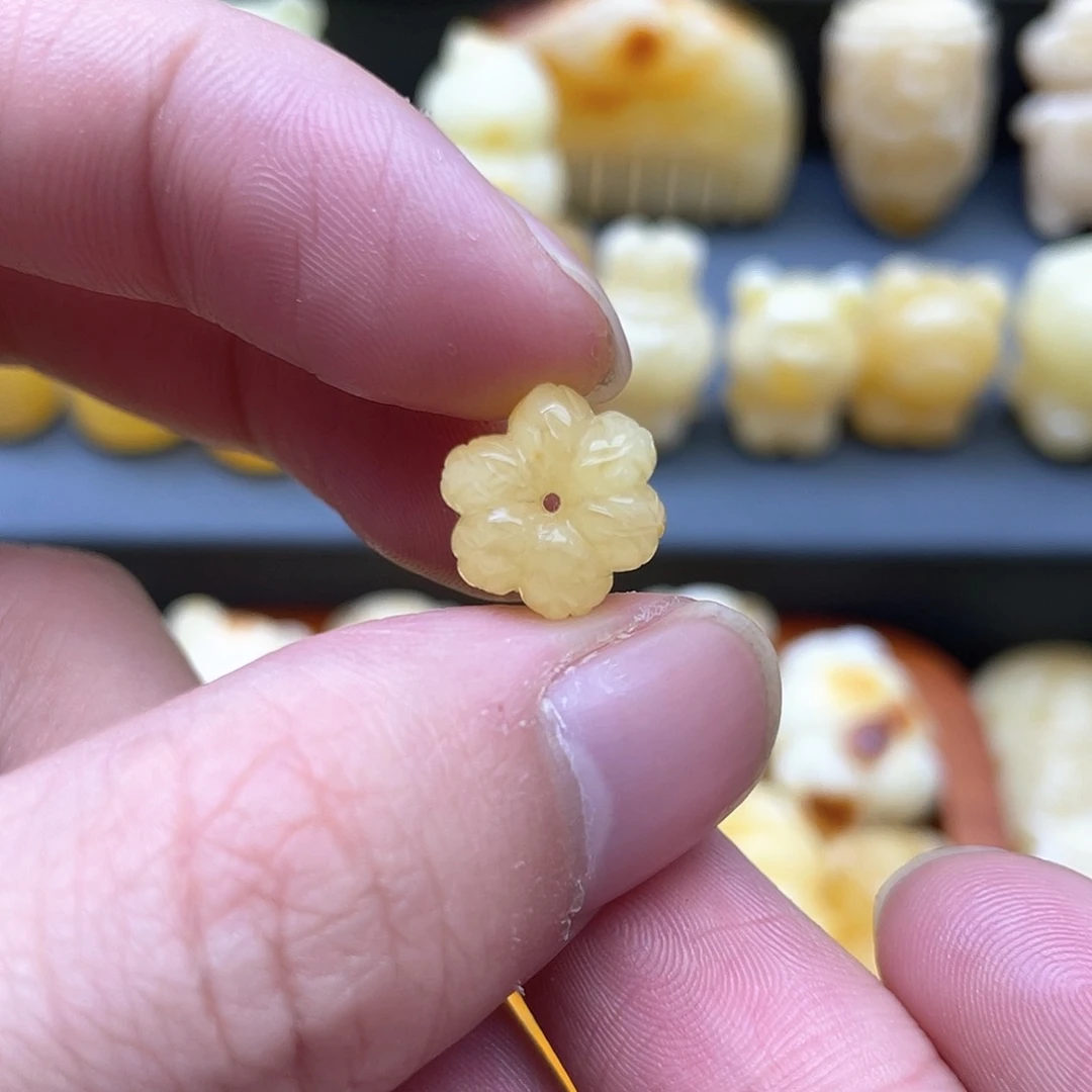 琥珀裸石未镶嵌蜜蜡