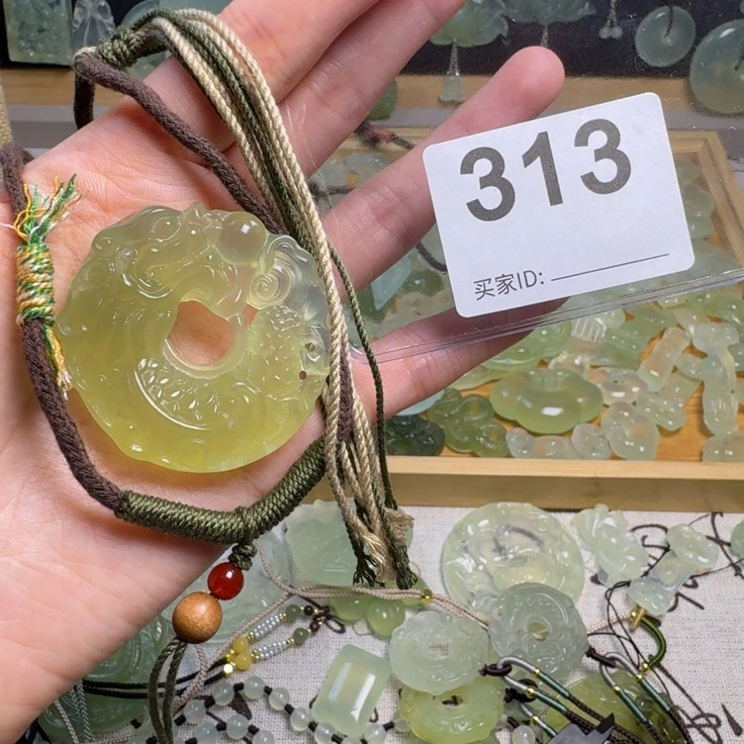 蛇纹石玉颈饰未镶嵌