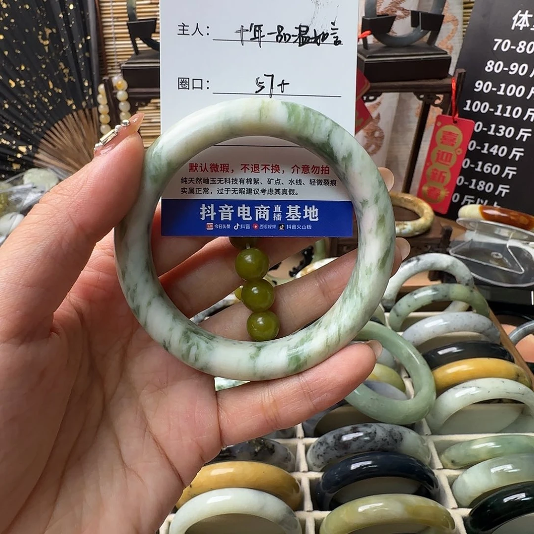 蛇纹石玉颈饰合金十****言