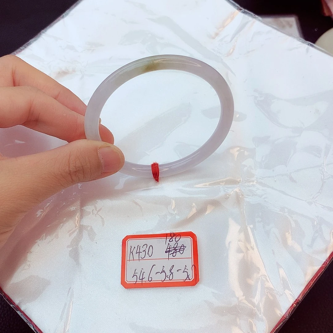 翡翠手镯未镶嵌翡翠