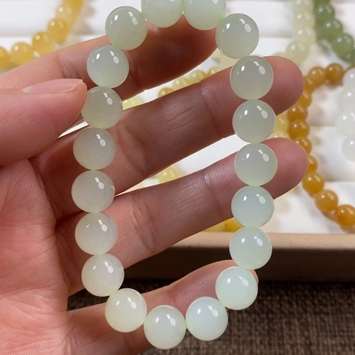 M***甜和田玉未镶嵌手串