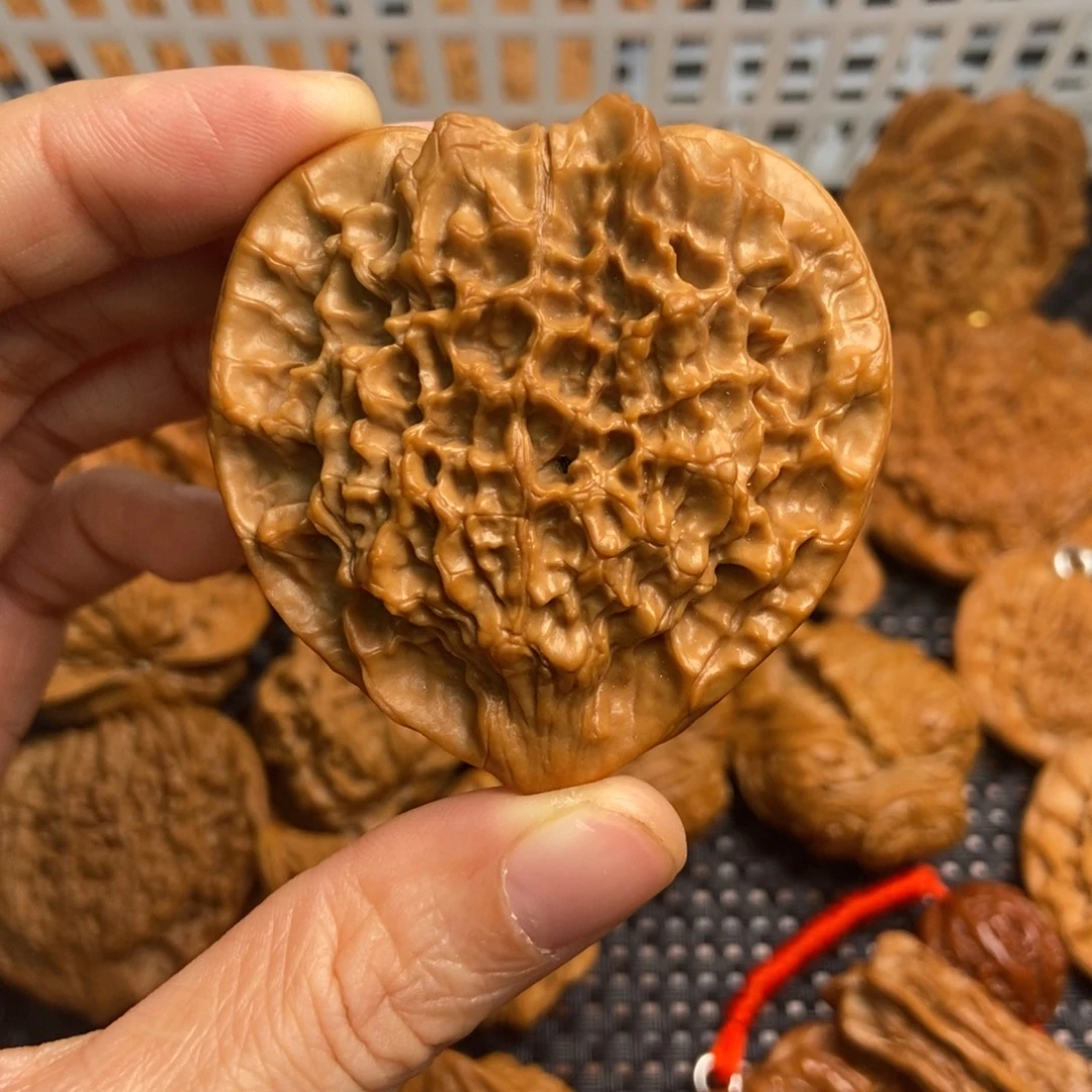 吊坠文玩核桃桃心扁一面有洞