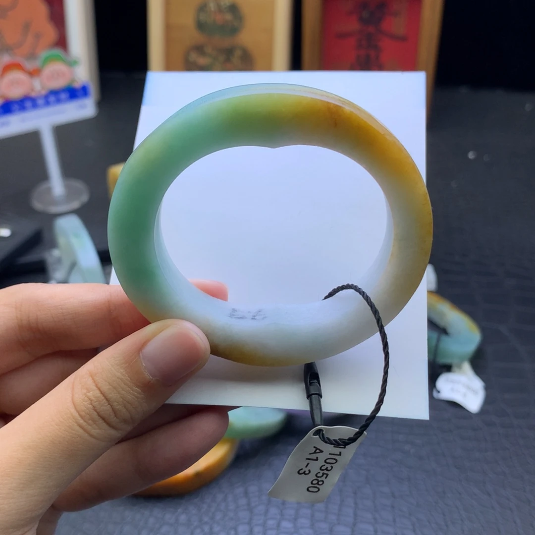 定制翡翠未镶嵌翡翠手镯