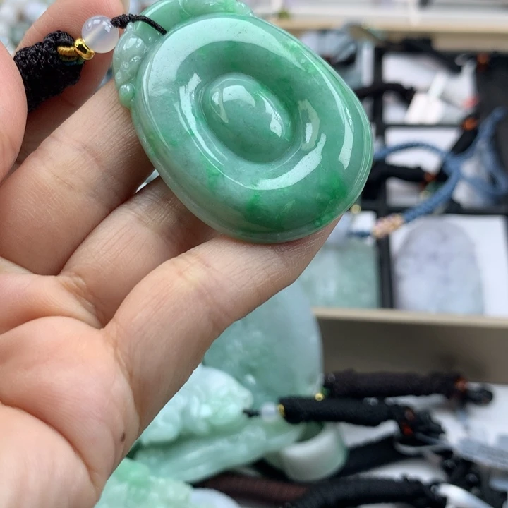 翡翠未镶嵌颈饰吊坠